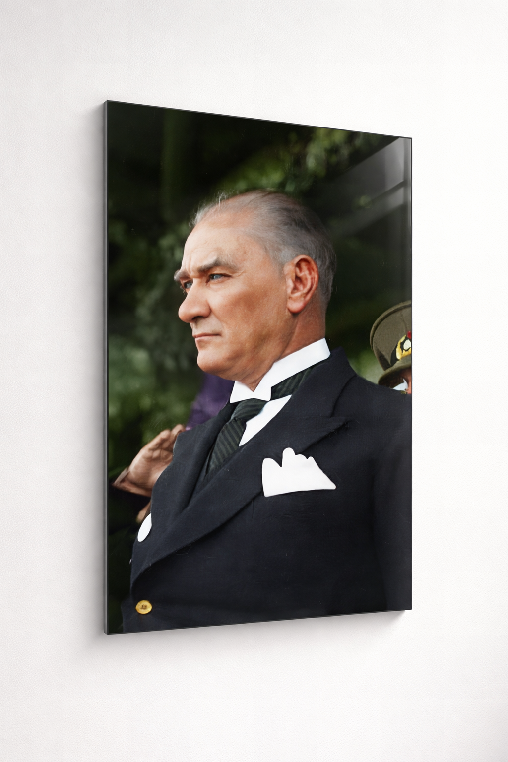 Net Duruş Atatürk Cam Tablo