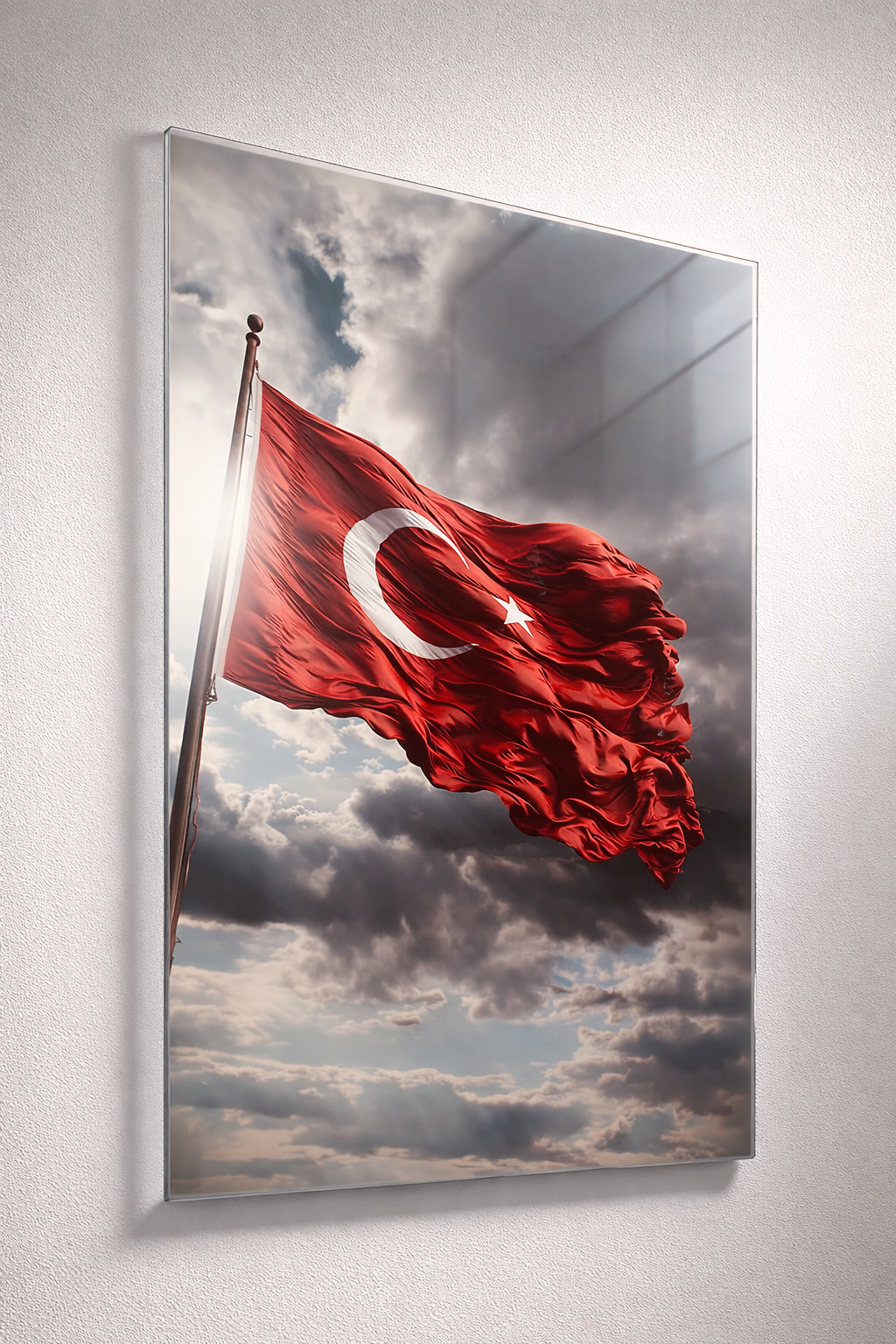 Fırtınada Yükselen Bayrak Cam Tablo